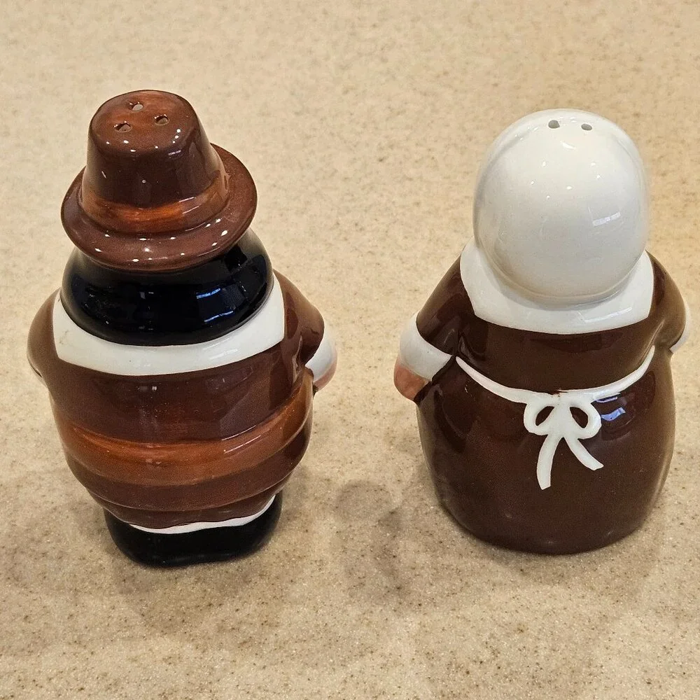 LIMITED PUBLIX CERAMIC THANKSGIVING FALL PILGRIM SALT & PEPPER SHAKERS SET